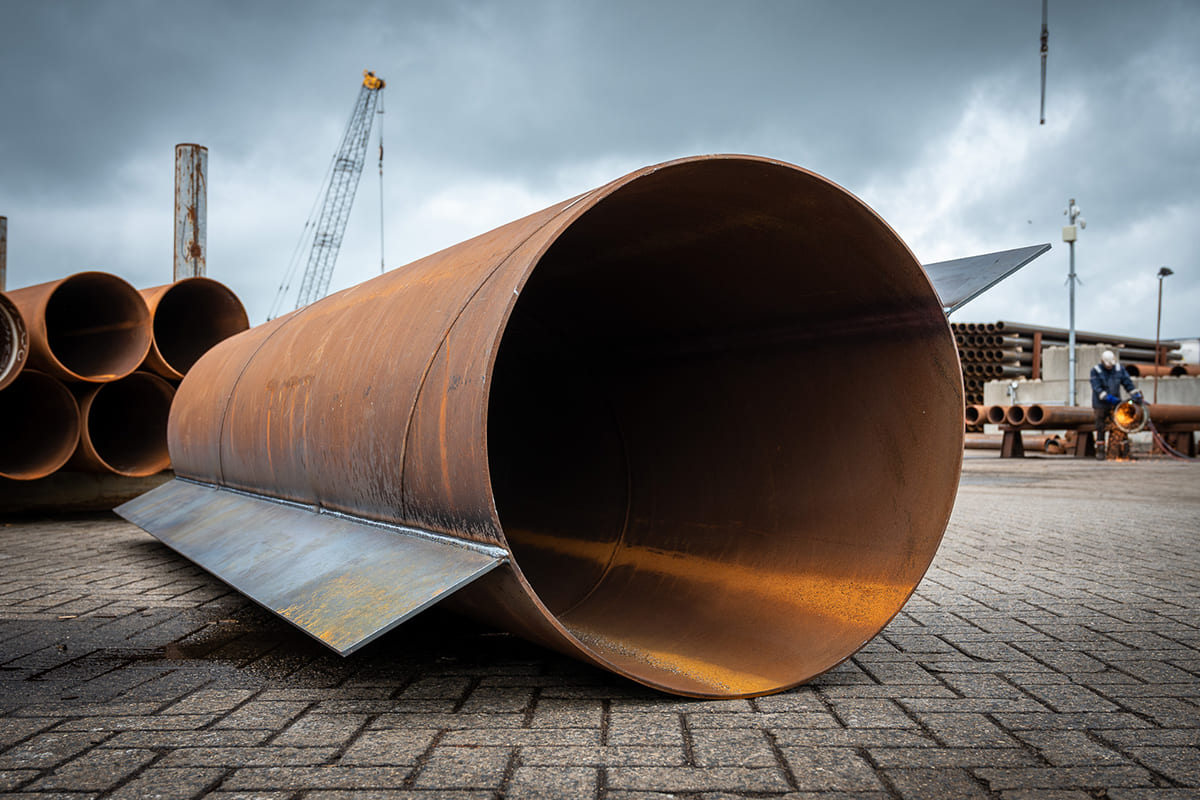 Steel tube with welded fins